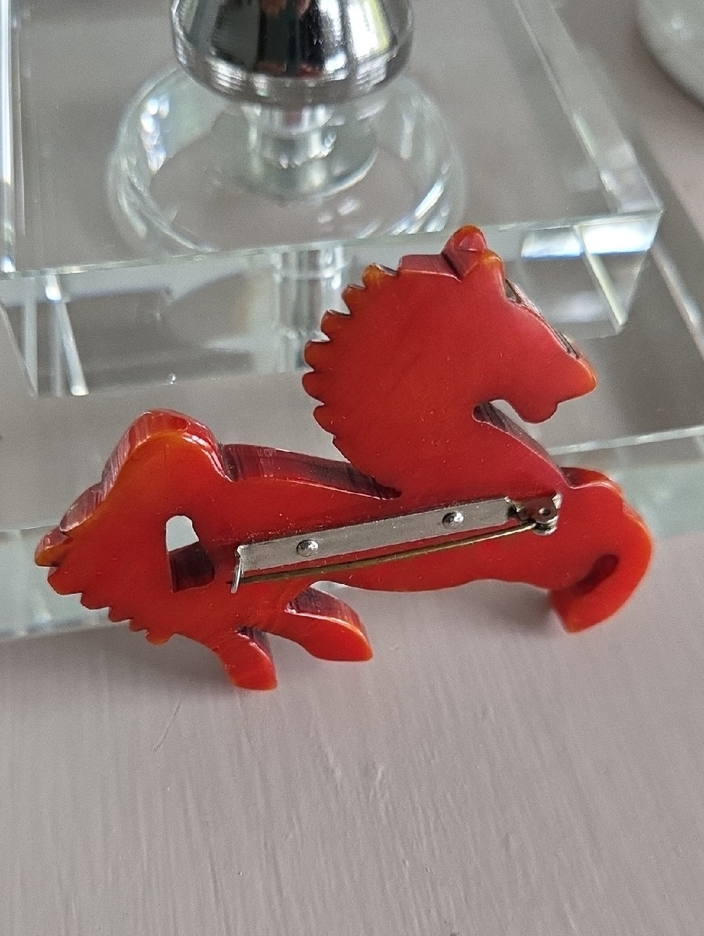 Bakelite Rust Orange Horse Pin Brooch - Picture 6 of 9